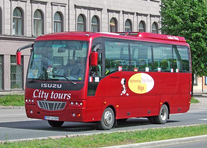 Autobusa noma Cēsīs Isuzu 25 vietas