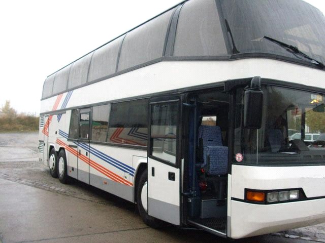 Autobusu parks Cēsīs Divstāvu Neoplan