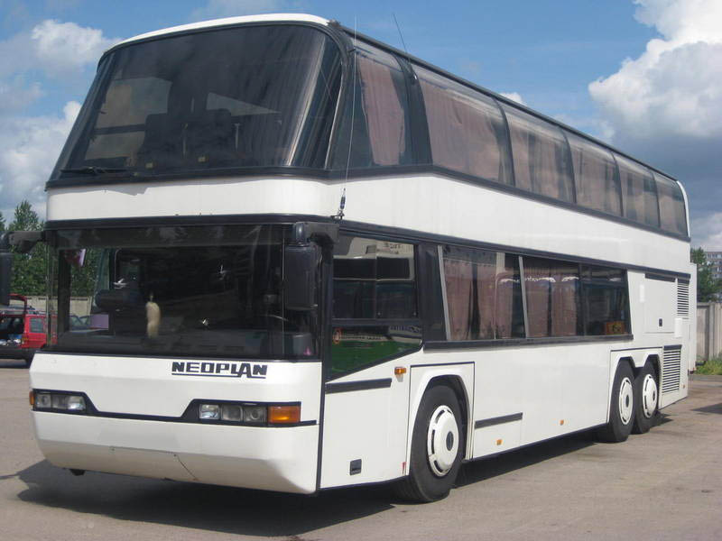 Autobusu parks Cēsīs Divstāvu Neoplan